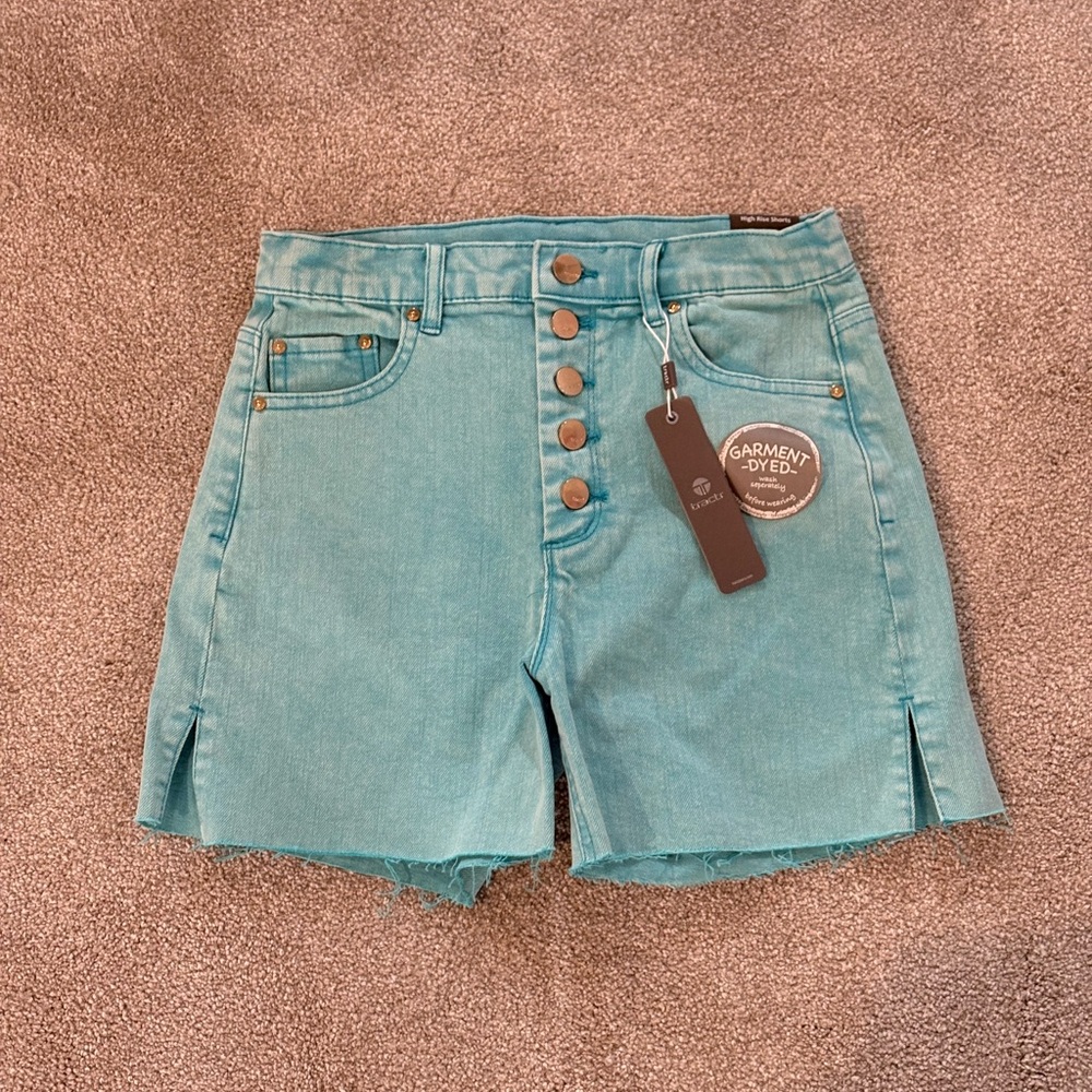 Women’s Tractr High-Waisted Blue Jean Shorts with a Raw Hem// Size 25/0